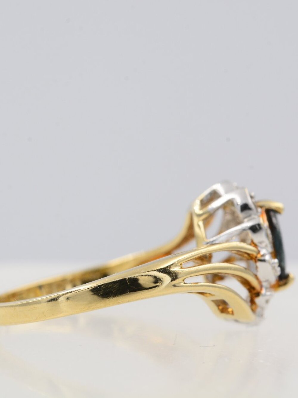 10K SAPPHIRE RING - Picture 4 of 5
